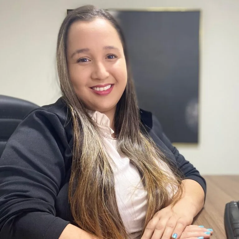 Scarllat Louisa, assistente jurídica da Borges & Sena Advogados