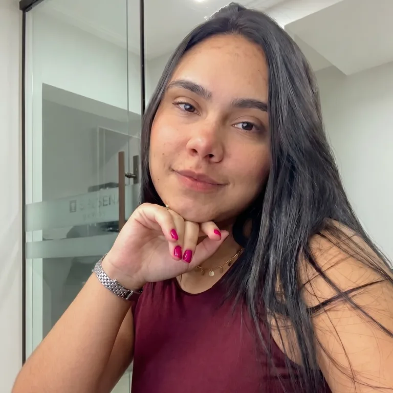 Letícia Maria, estagiária da Borges & Sena Advogados